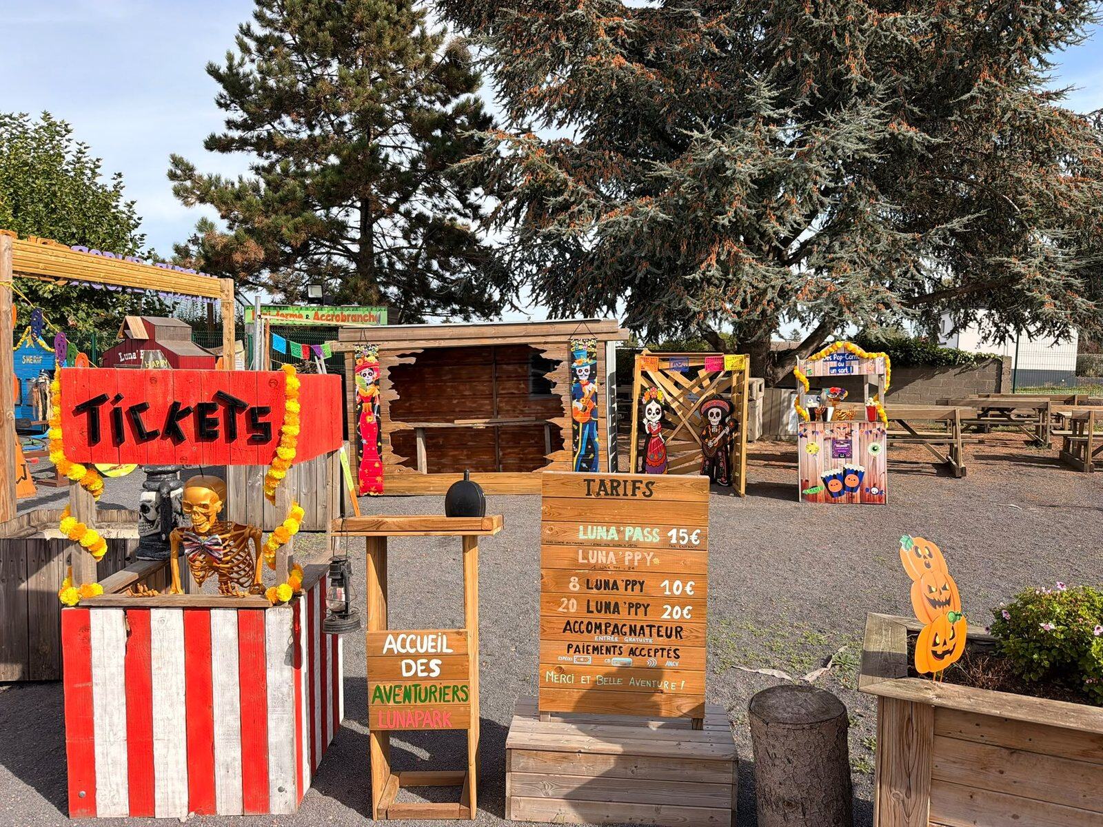 Accueil du LunaPark décoré pour Halloween